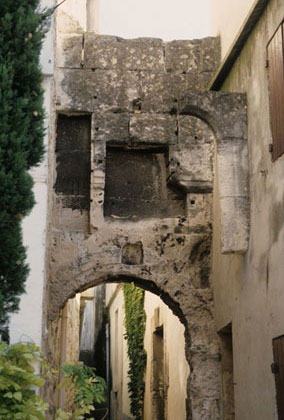 Le mur romain du quartier Saint-Jean